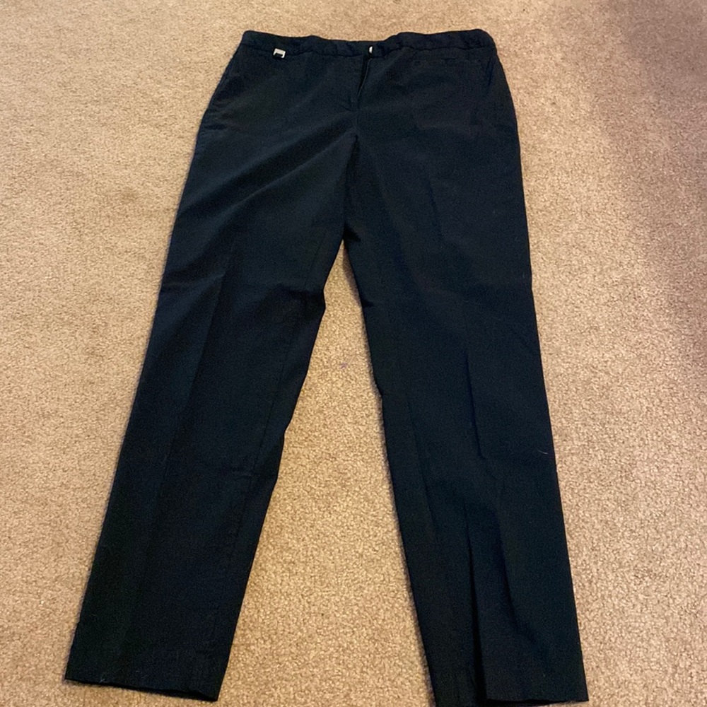 Women’s black Express cropped dress pants.
